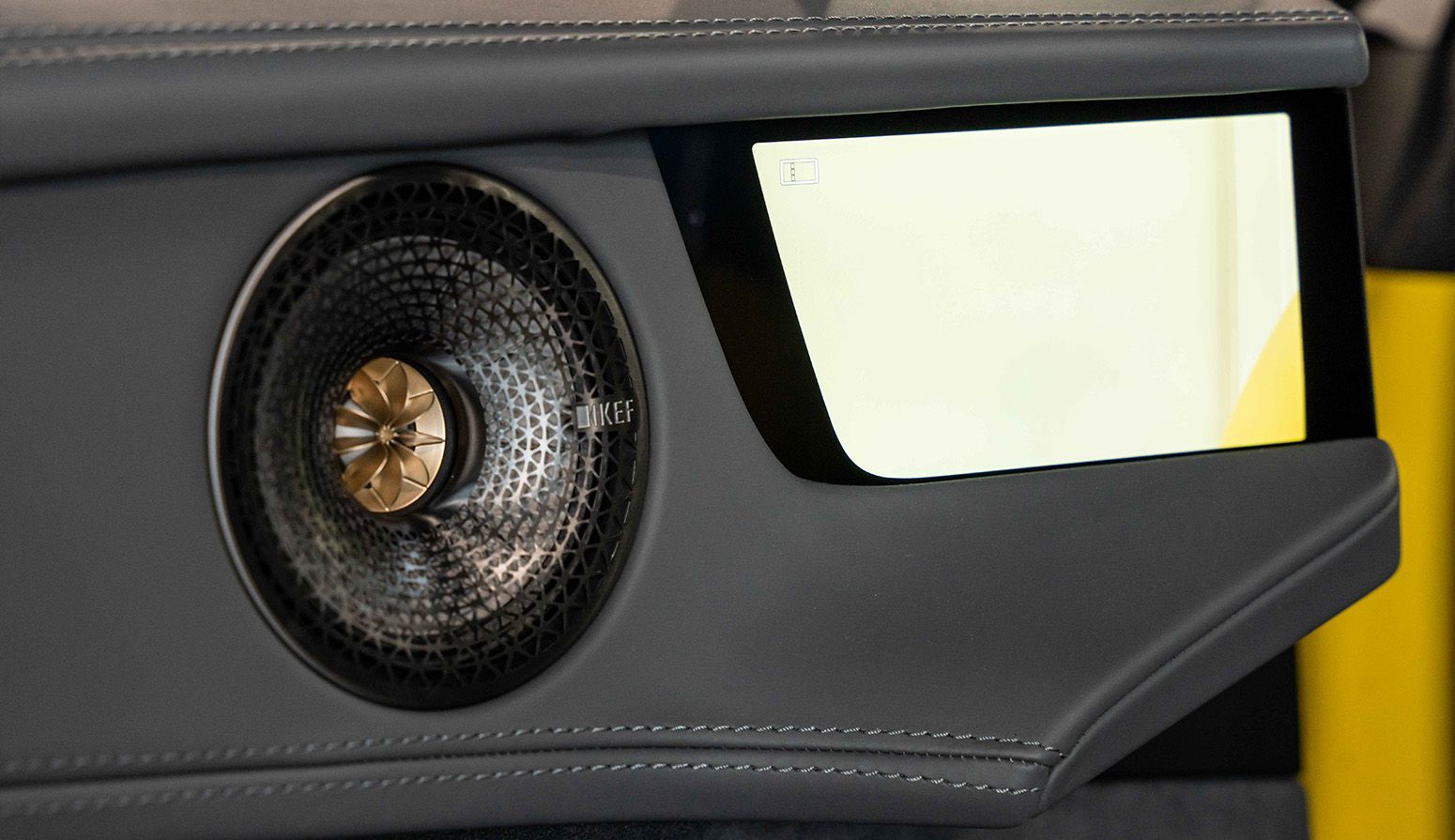 Lotus Eletre SUV 100% électrique Jaune - Théobald Nancy